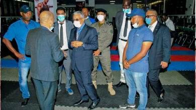 صورة وزير الثقافة والشباب والرياضة والعلاقات مع البرلمان يؤدي زيارة تفقد و اطلاع لهيئة للمركب الاولمبي